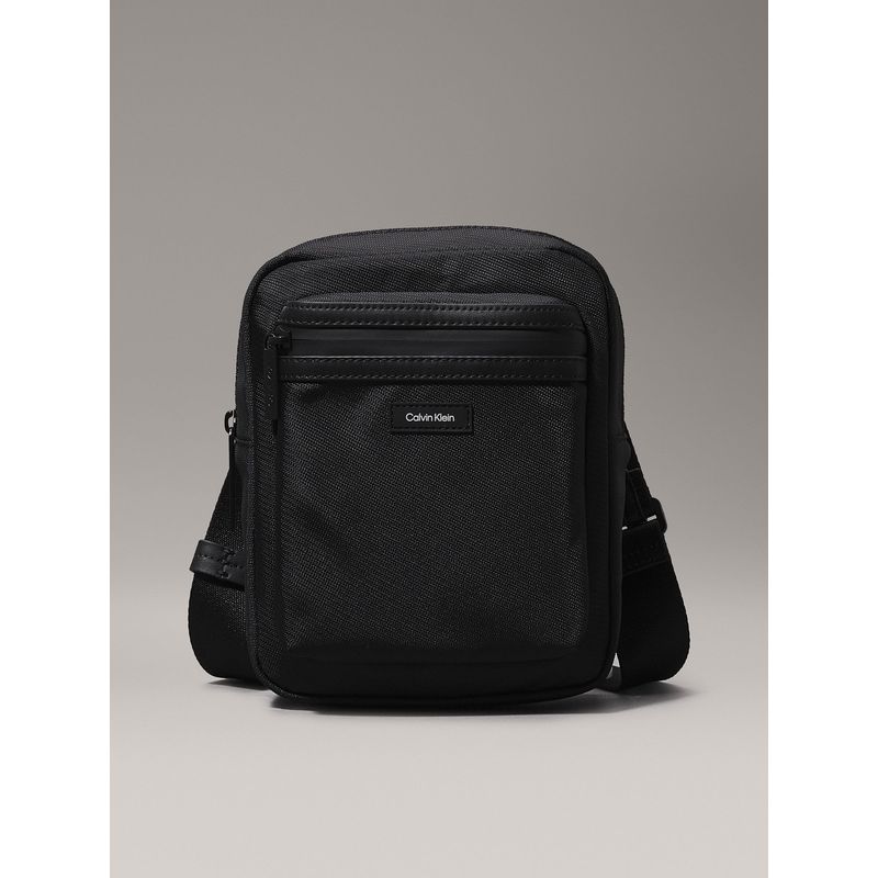 CALVIN KLEIN - Bolso Reporter CK Essential Negro Calvin Klein