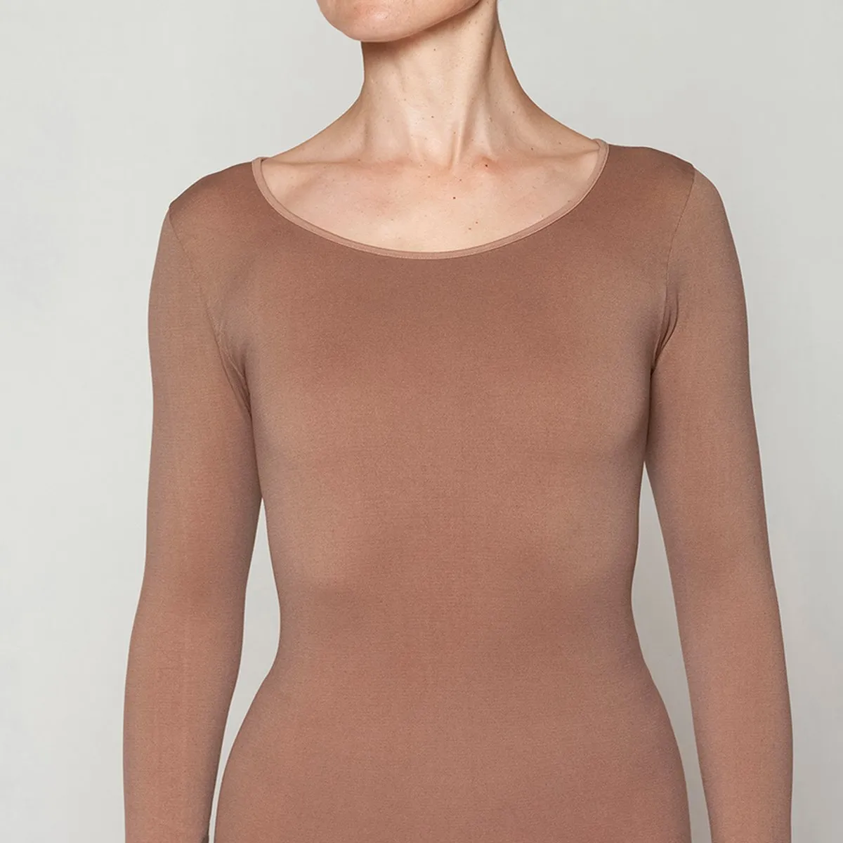 MONARCH - Polera Esencial Manga Larga Canela Monarch