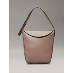 CALVIN KLEIN - Cartera Bucket Soft Sculpt Beige