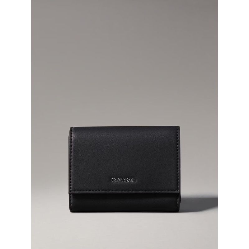 CALVIN KLEIN - Billetera CK Must Trifold Negro Calvin Klein