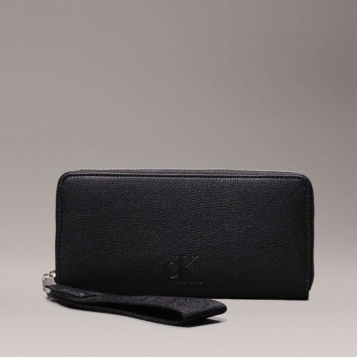 CALVIN KLEIN - Billetera Over Webbing Negro Calvin Klein