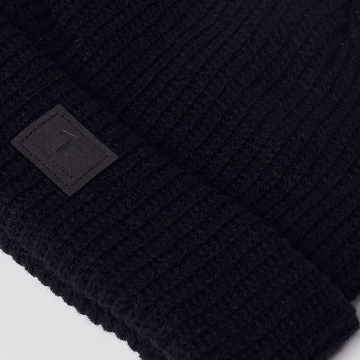 NIMTU - Beanie Miscanti Casual Negro Nimtu
