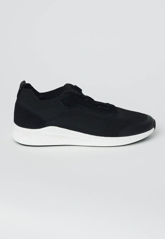 Zapatillas Oviedo Heritage Negro Newman