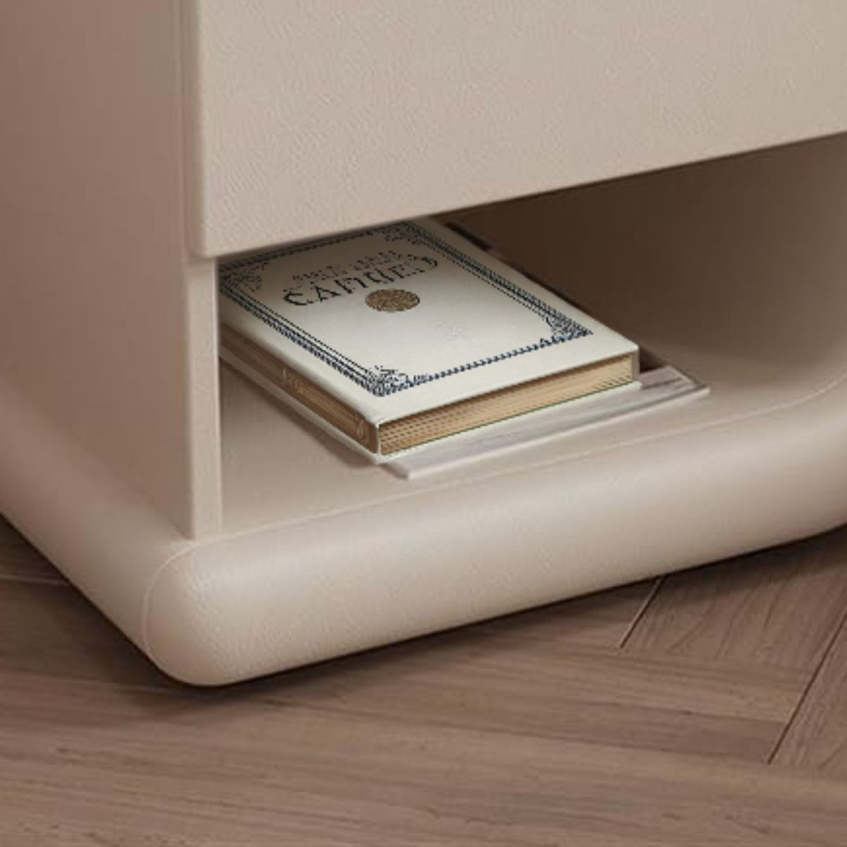 SANTU HOME & DECO - Velador Gardenia Derecho Ecocuero