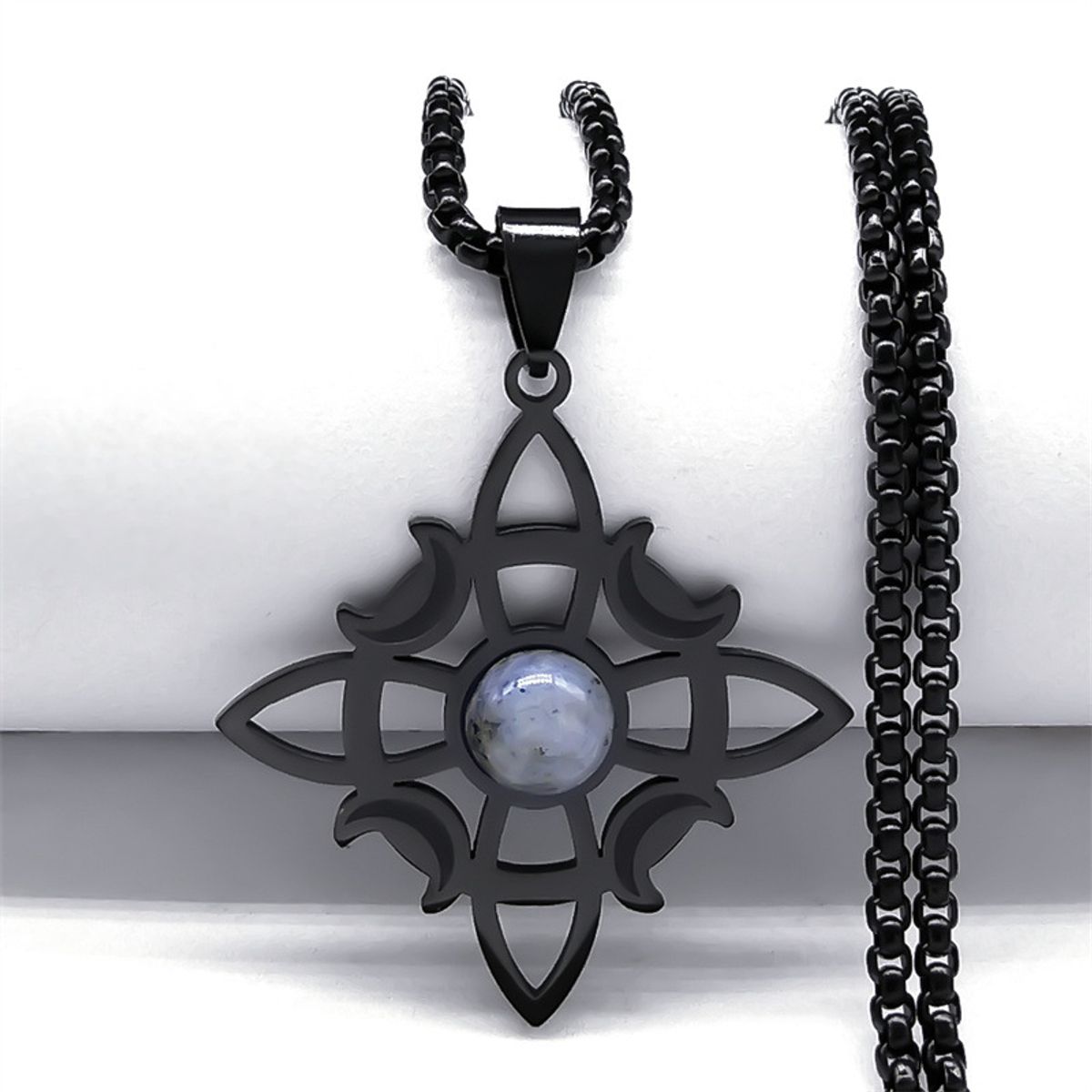 TIOZONEY - Colgante nudo de bruja en cristal gris sobre cadena negra de 35 mm