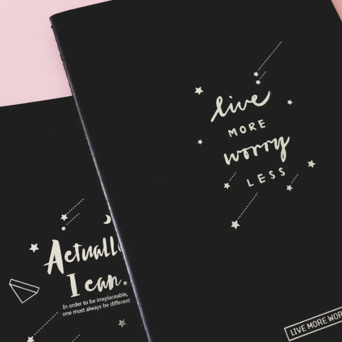 GENERICO - Cuaderno Hojas Negras + 12 Lápices Gel Colores Pasteles