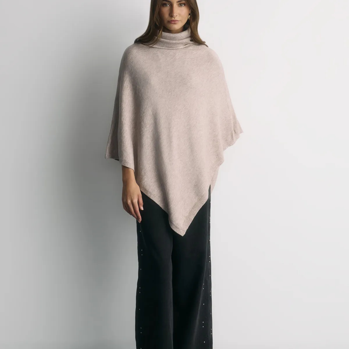 LOUNGE - Capa Poncho LOUNGE