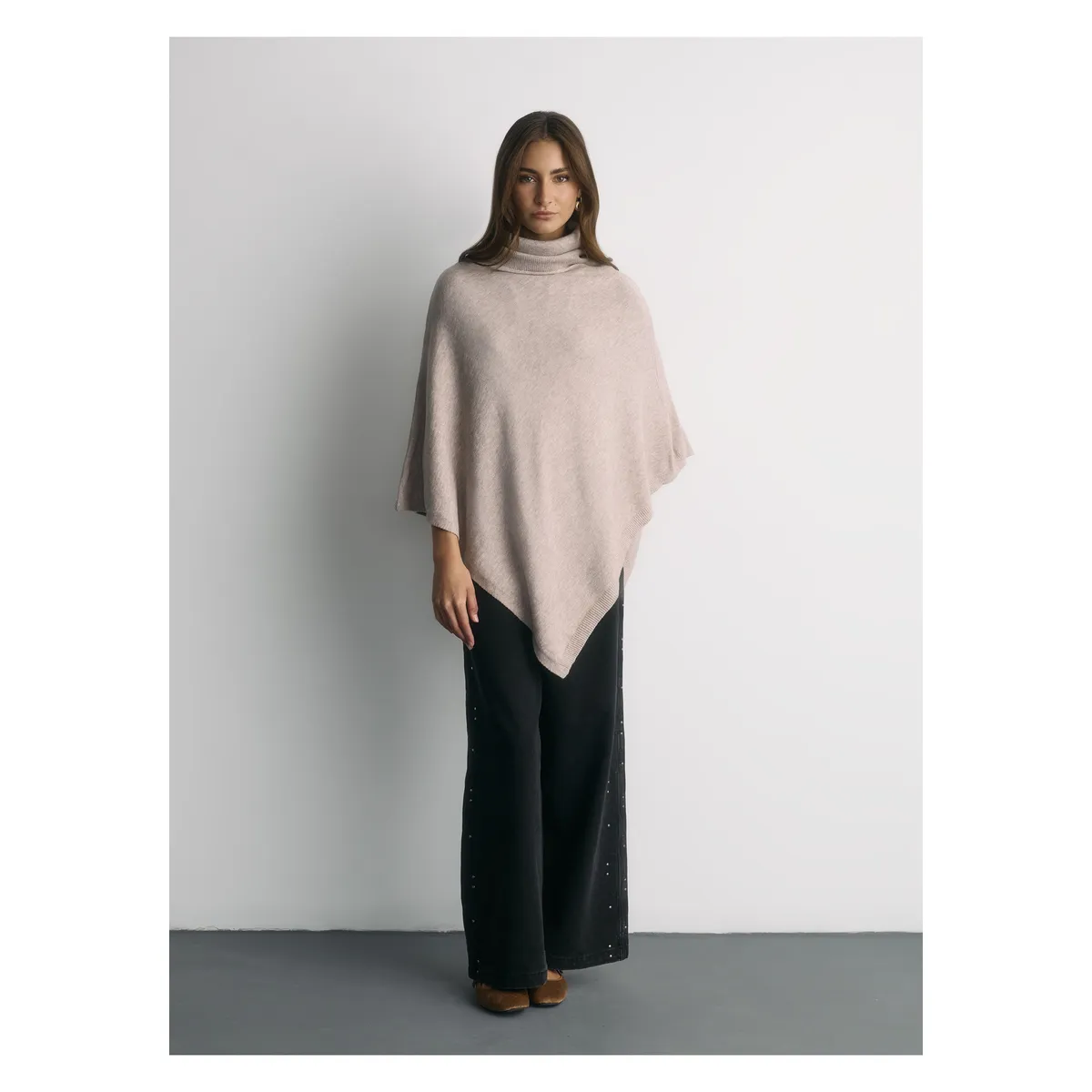 LOUNGE - Capa Poncho LOUNGE