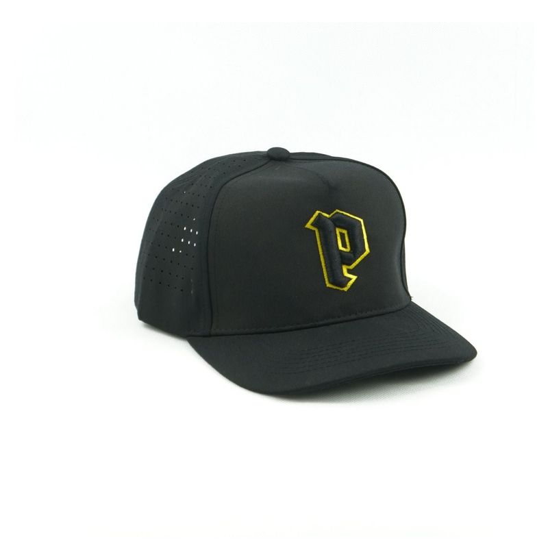 TRIPLE PLAY - Gorra Triple Play Bordada Piratas letra P negra