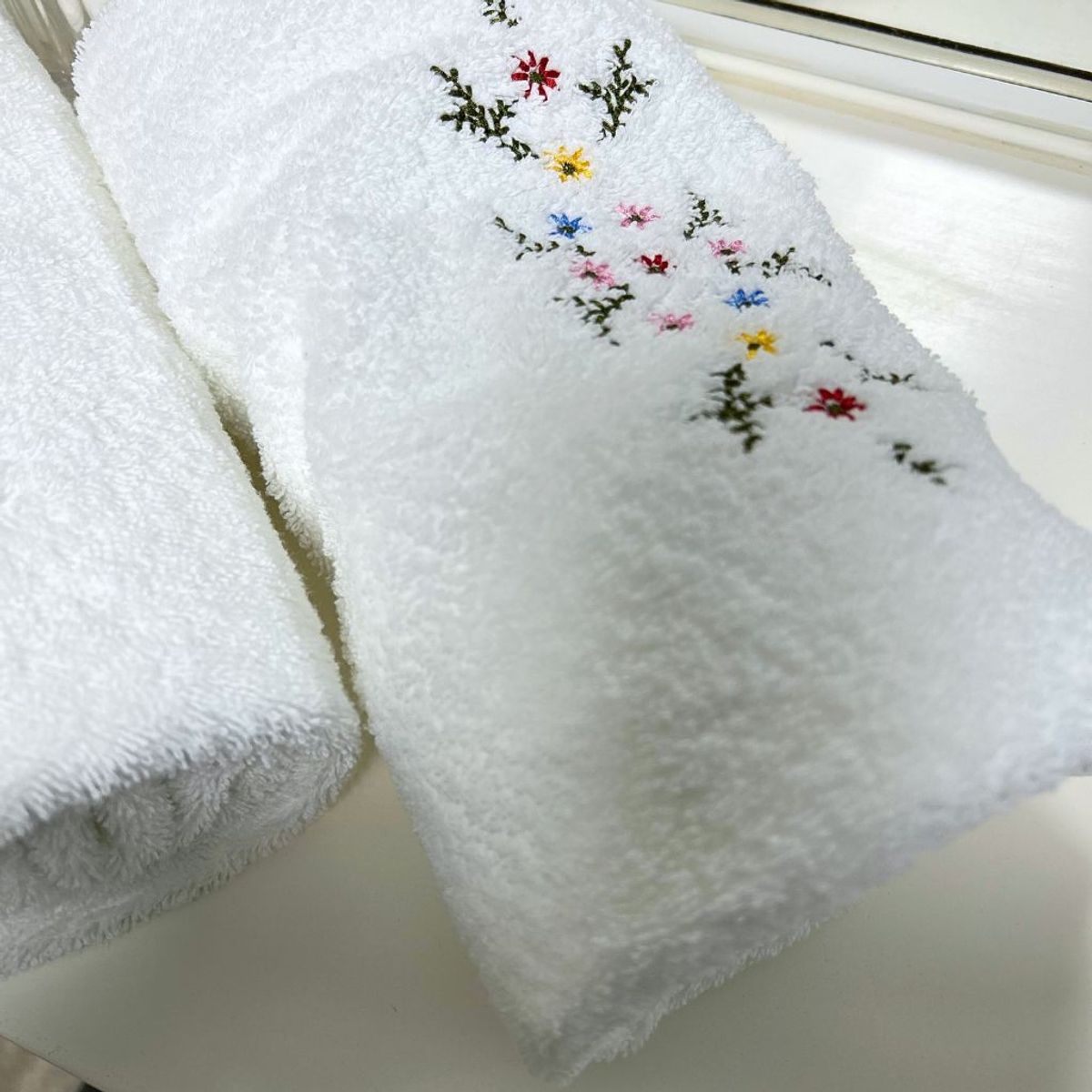 BOHEMIK - 3 TOALLAS ROYAL TOUCH Floral Mano 40cm x 80cm Algodón 550 GSM BOHEMIK