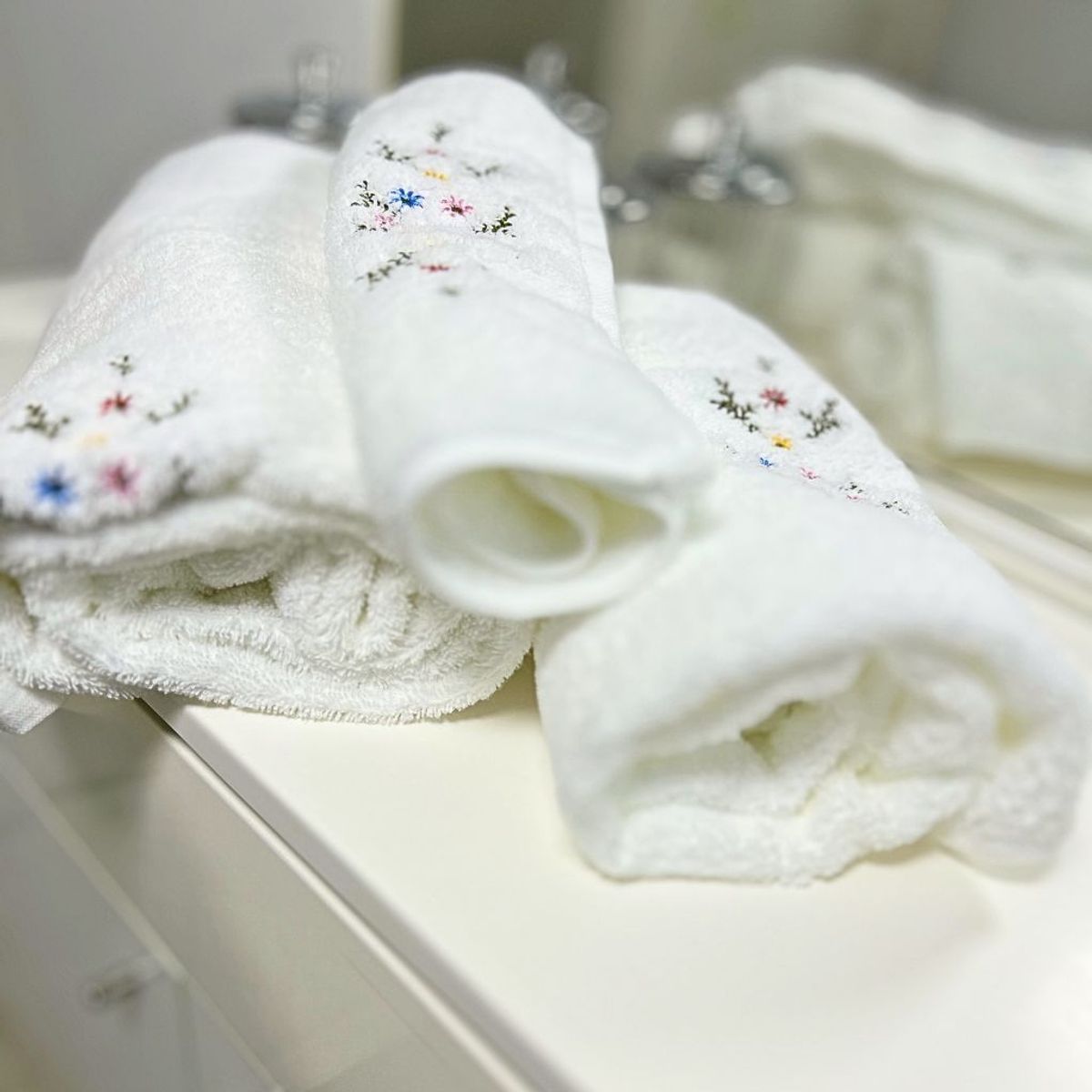 BOHEMIK - 3 TOALLAS ROYAL TOUCH Floral Baño 60cm x 130cm Algodón 550 GSM BOHEMIK