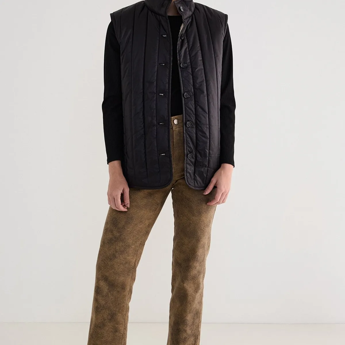 ASH - Parka Sin Mangas Negra Mujer Ash