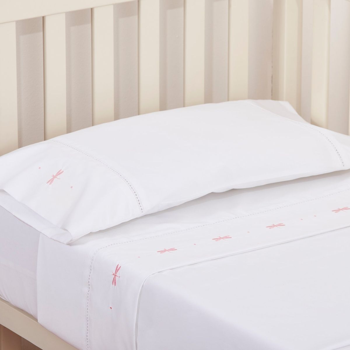 NINA HERRERA - Sábana Cuna Bordada Libélulas Rosado 220 Hilos