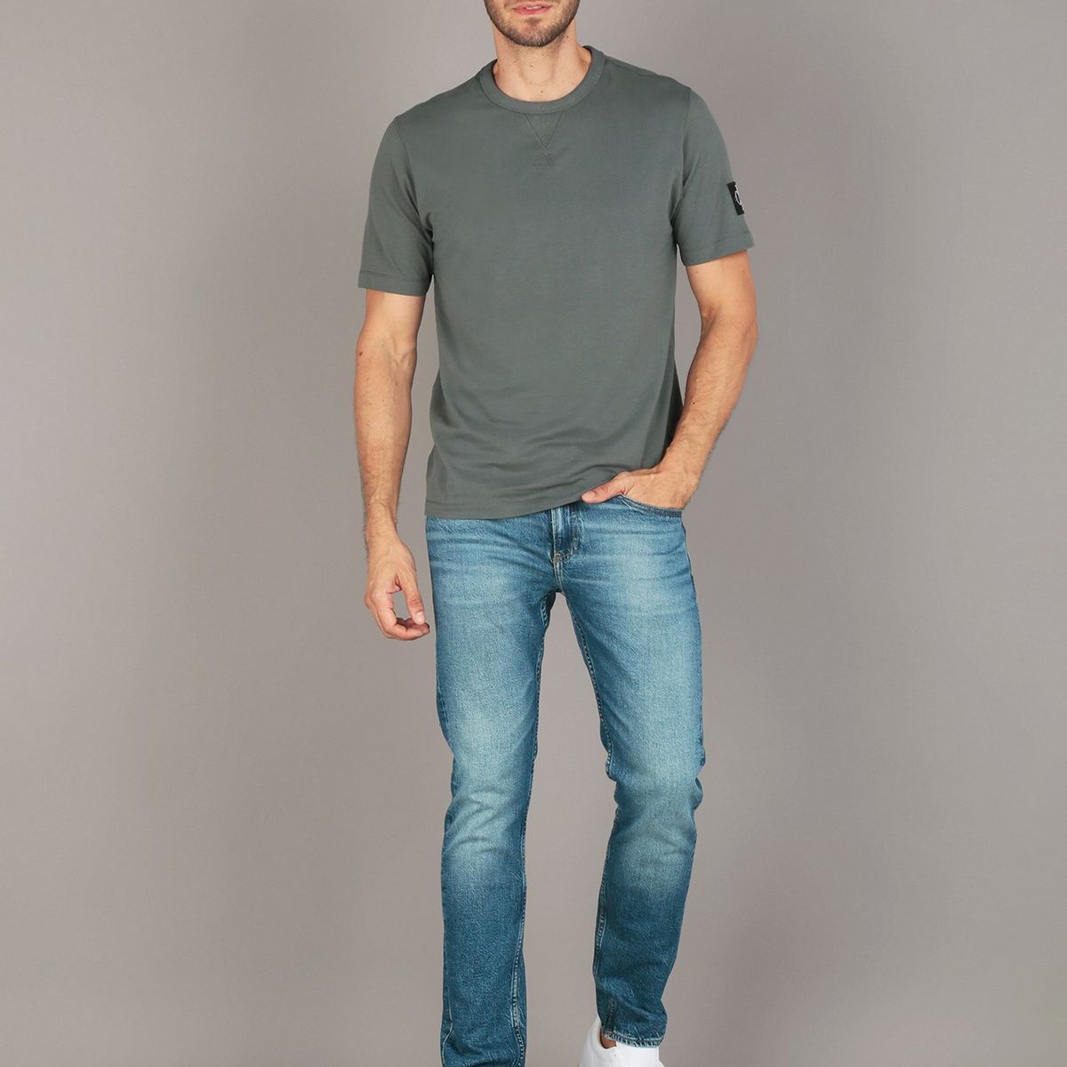 CALVIN KLEIN - Polera Badge Regular Verde Calvin Klein