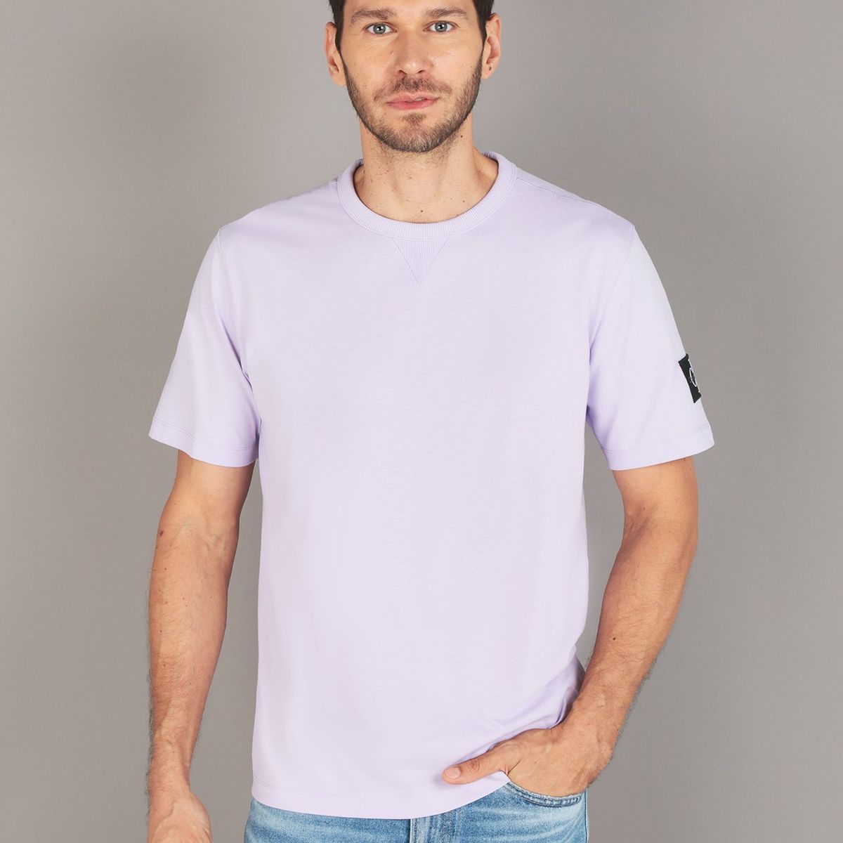 CALVIN KLEIN - Polera Badge Regular Lila Calvin Klein