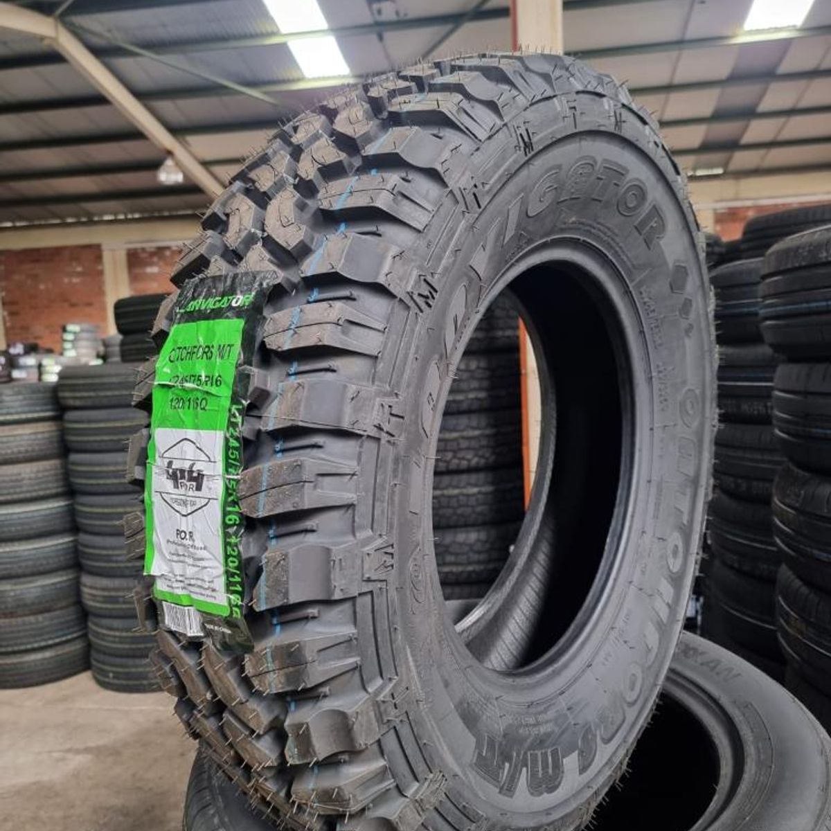 GENERICO - Neumatico 24575 R16 LT LANVIGATOR CATCHFORS MT 120116Q