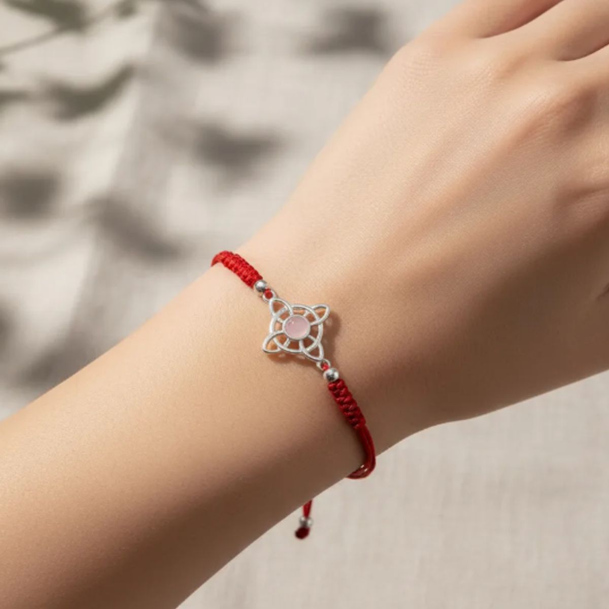GENERICO - Pulsera Hilo Rojo Nudo De Brujas Plata Cuarzo Rosa Protector