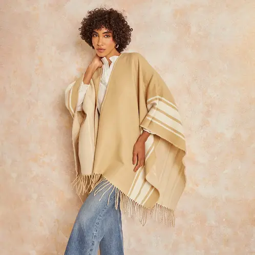 LOUNGE - Capa Poncho Líneas Mujer
