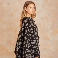 LOUNGE - Capa Animal Print Mujer