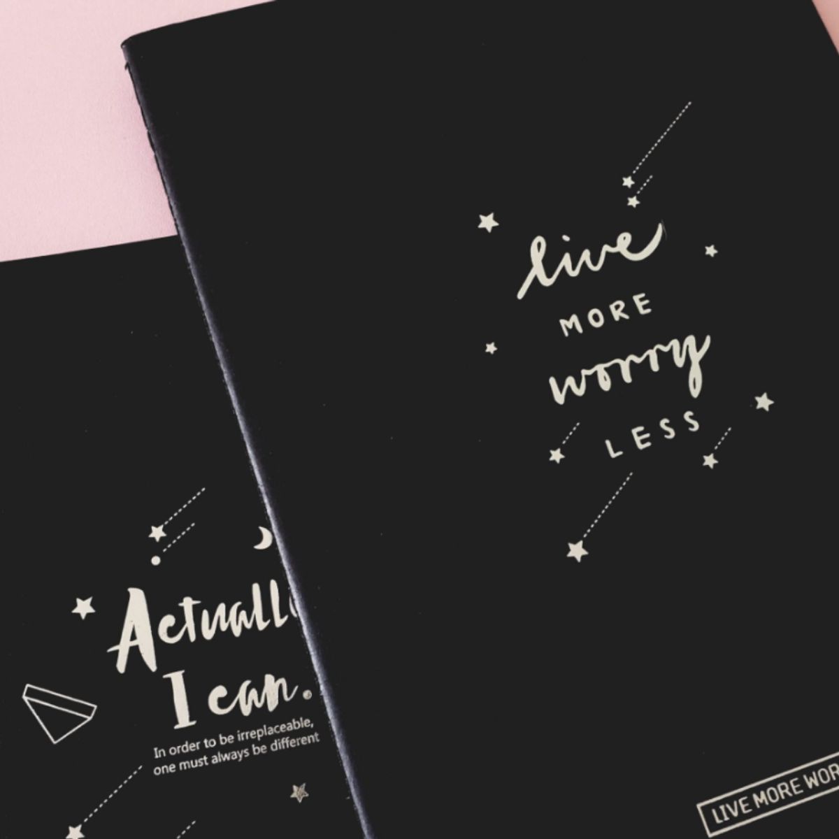 GENERICO - Cuaderno Hojas Negras + 12 Lápices Pasteles Y 12 Metalizados