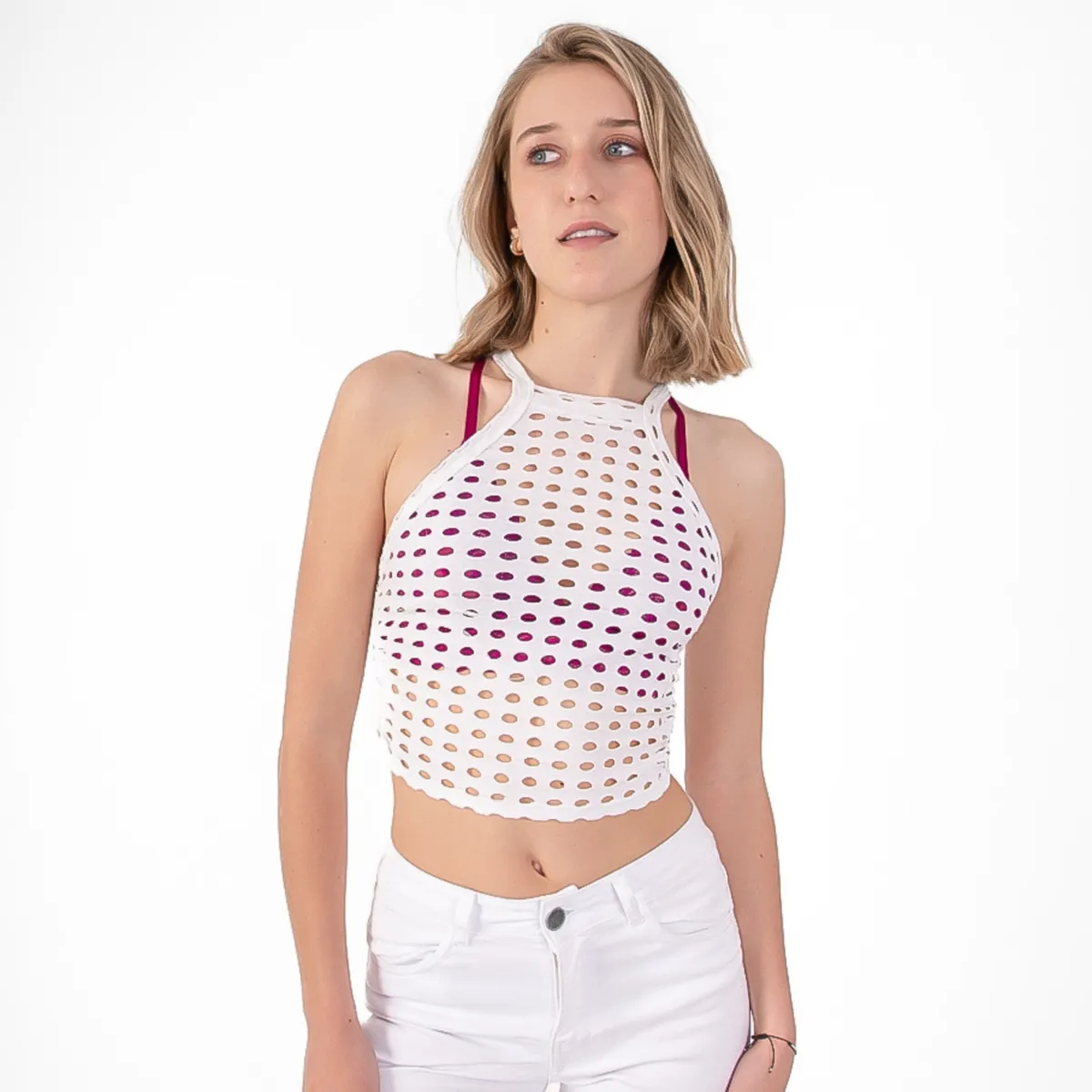 ME QUIERE MUCHO POQUITO NADA - Crop Top Crudo con Hoyos y Detalle en el Cuello - MQM