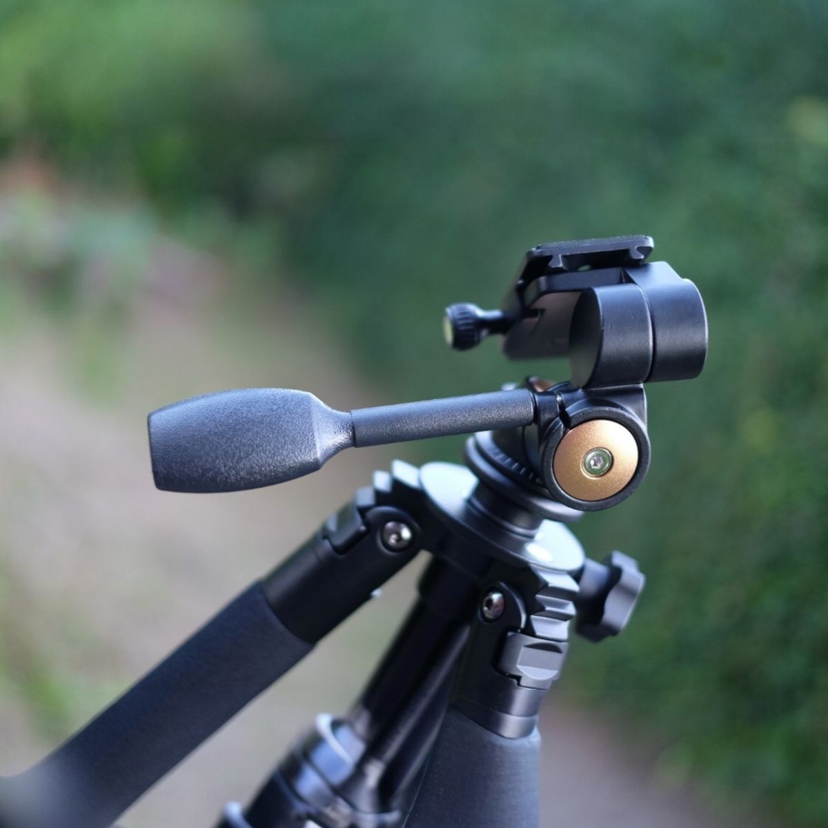 ANGELES DEL HOGAR - TRÍPODE PROFESIONAL PARA CELULAR Y CÁMARAS UNIVERSAL