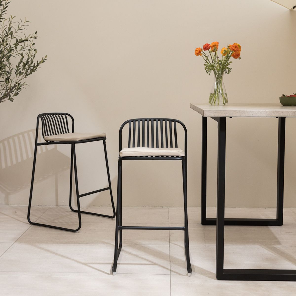 AMOBLE - Taburete Calpe Alto Negro Amoblé