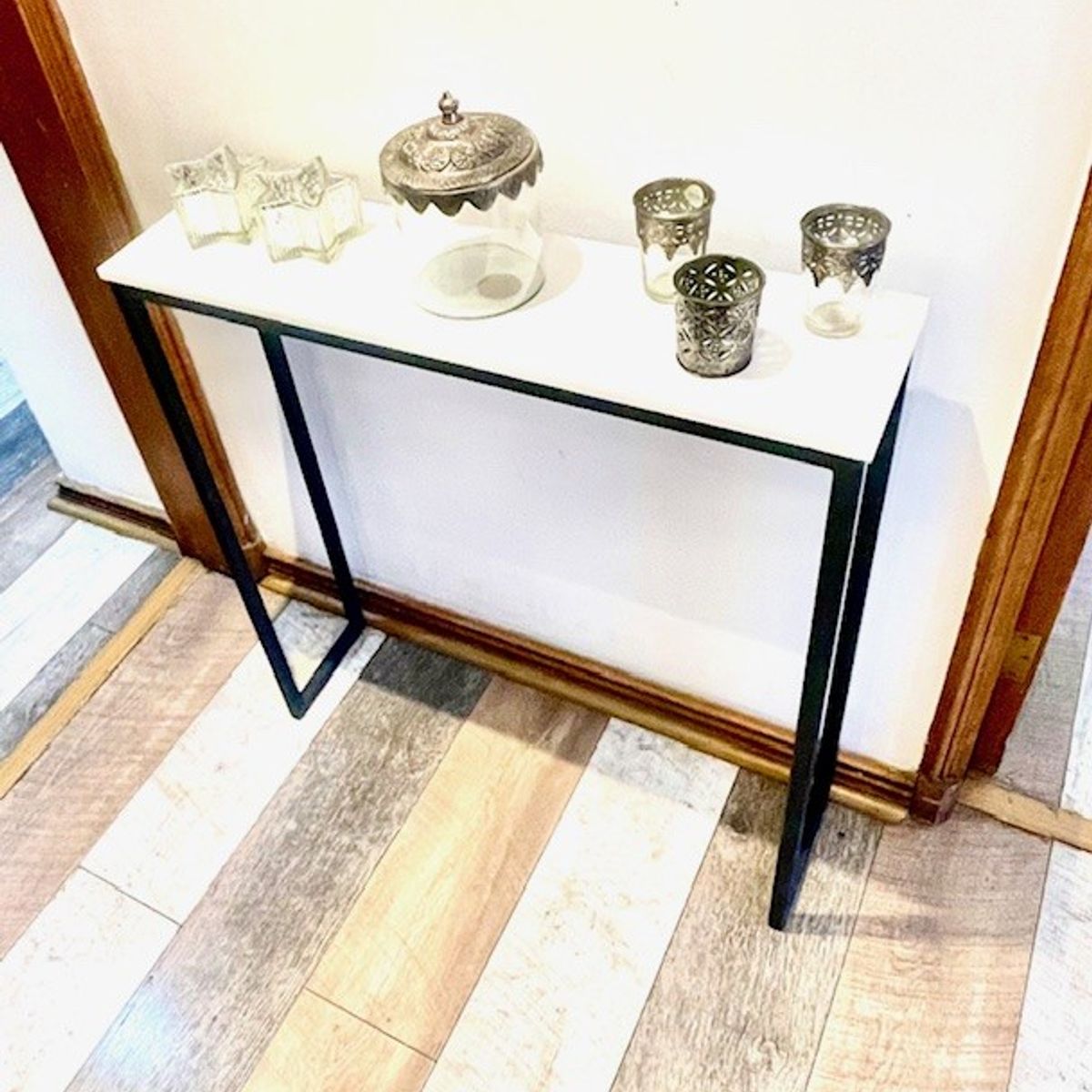 GENERICO - Arrimo Krion staron Basiko Blanco con perfiles metálicos