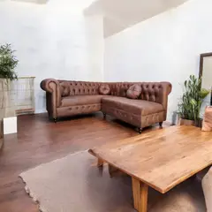 ALMORE - SOFA SECCIONAL CAPITONE CARAMELO 5 CUERPOS