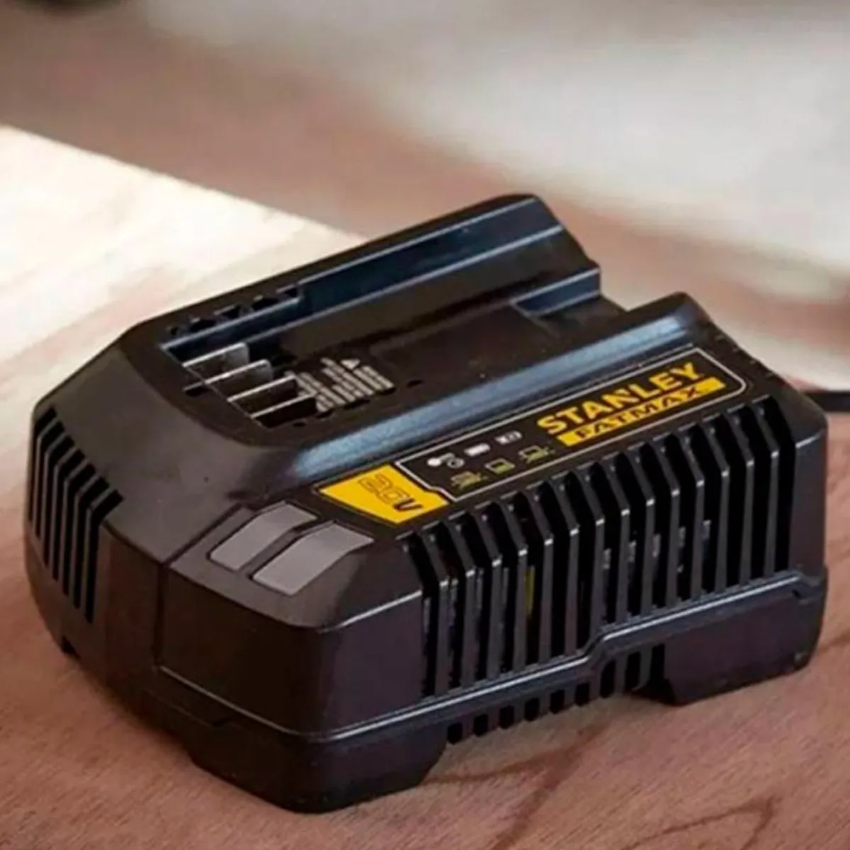 STANLEY - Cargador De Batería 20v 2ah Stanley Sc200-b2