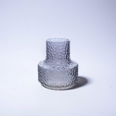 Imagen 2 del producto Florero de vidrio gris 18 cm