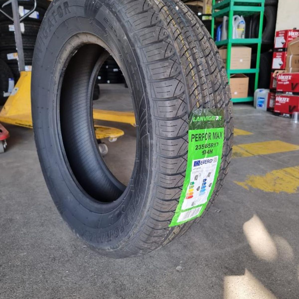 GENERICO - Neumatico 23565 R17 LANVIGATOR PERFORMAX 104H