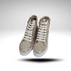 ANNY OUTFITS - Zapatillas Roxi cuero caña alta cordones.