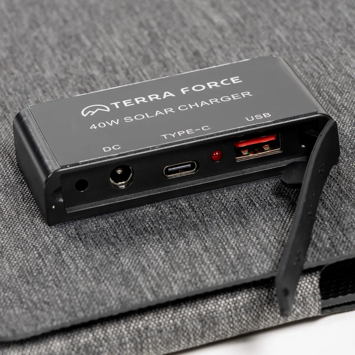 TERRA FORCE - PANEL SOLAR PORTÁTIL PLEGABLE CAMPING 40W WATERPROOF USB USB-C QC30 Y PD18W