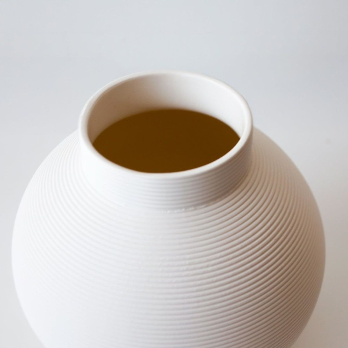 RE DECORA - Florero de Cerámica Blanco Redondo Pequeño