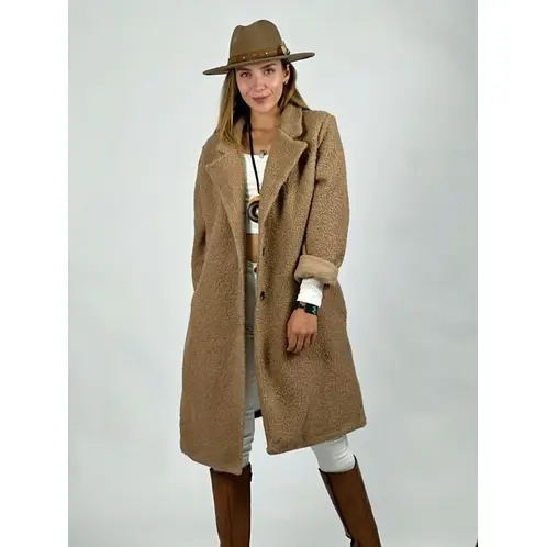 ENIGMATICA BOUTIQUE - Abrigo Corderito Italiano Dorso Estampado Beige.