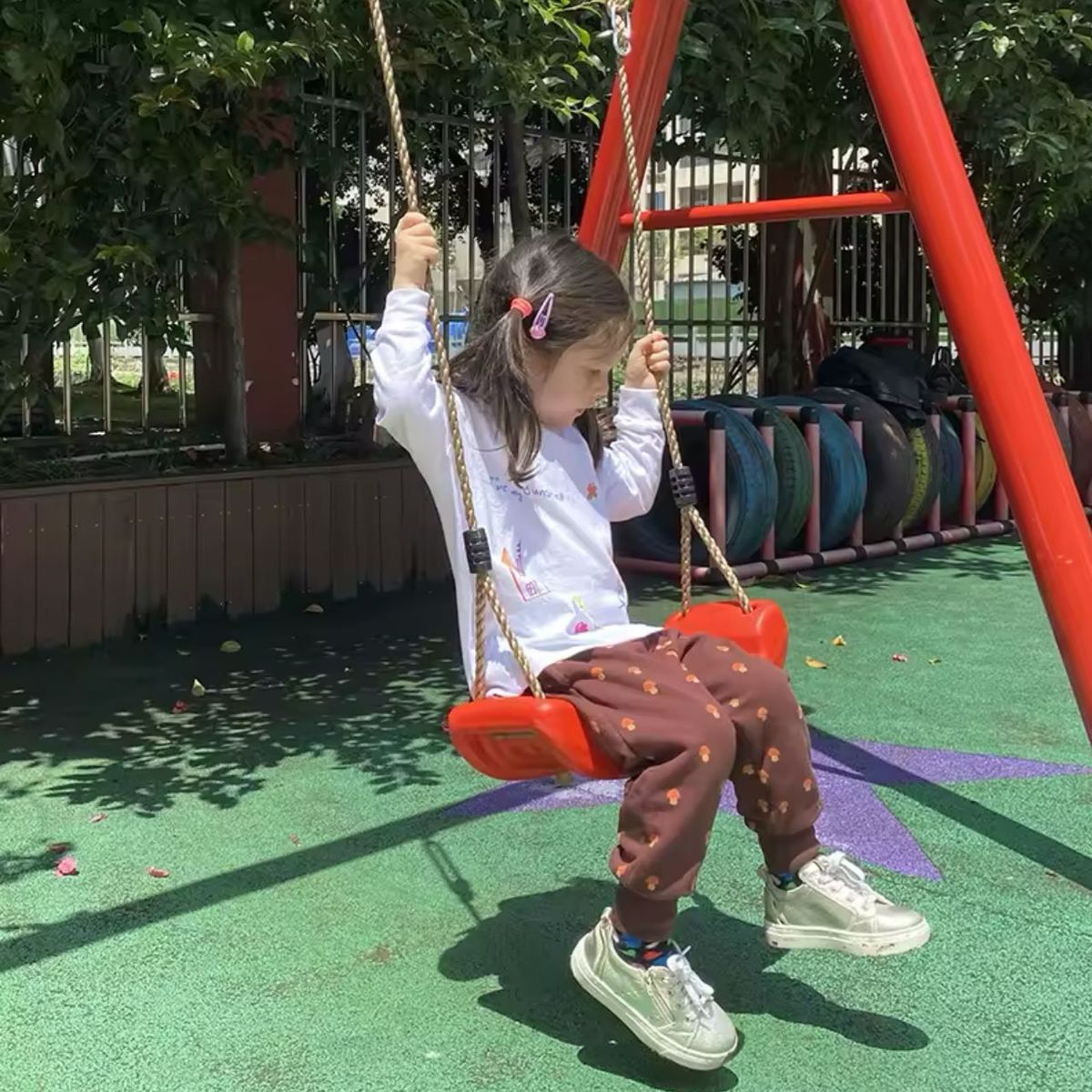 GENERICO - Columpio Rojo  Ajustable Portátil Para Niños Asiento Giratorio