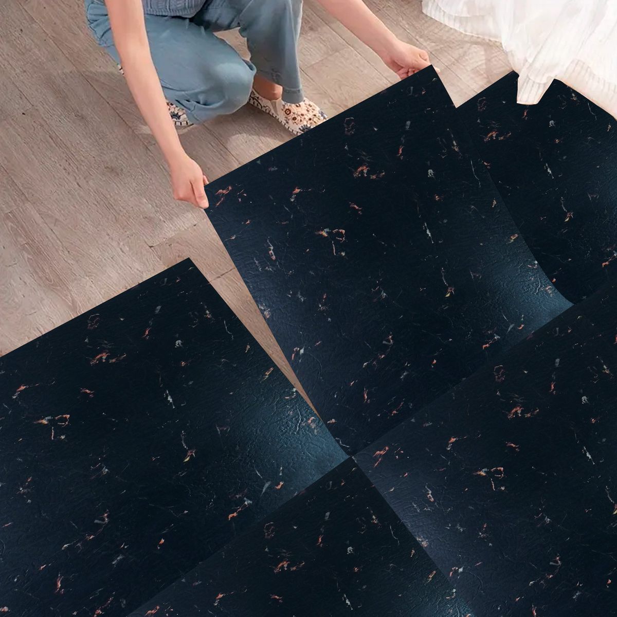 JOYTEK - Piso Autoadhesivo Vinílico Negro Raize 1 Unidad de 60x60 cm - 15 mm