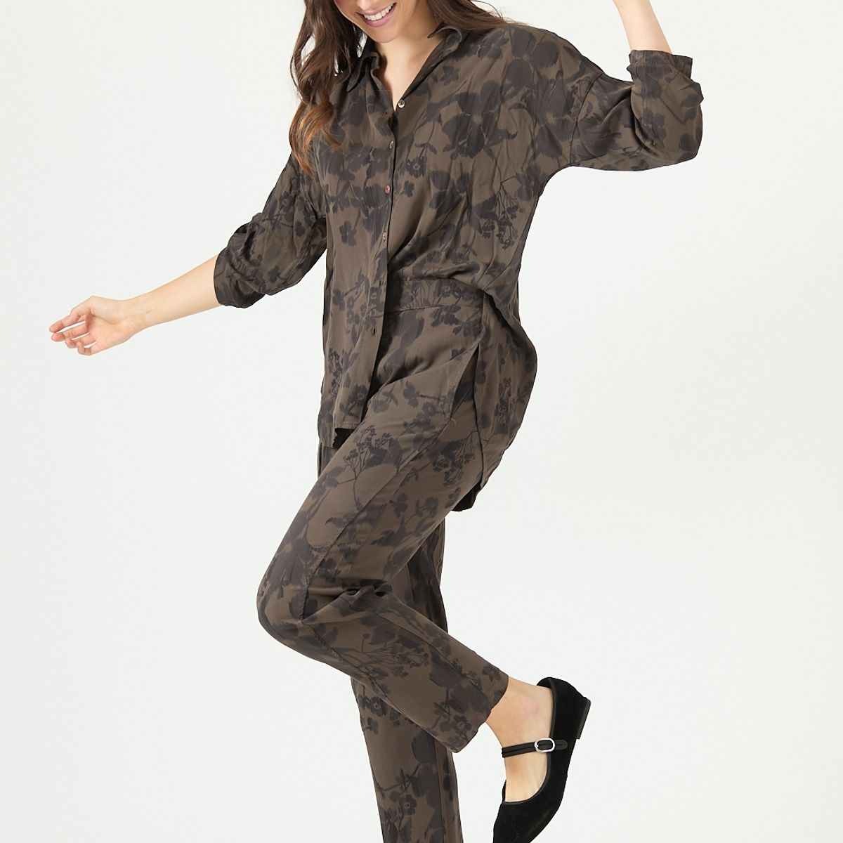 PRIVILEGE - Pantalon de lyocell straight cafe moro estampado 2265