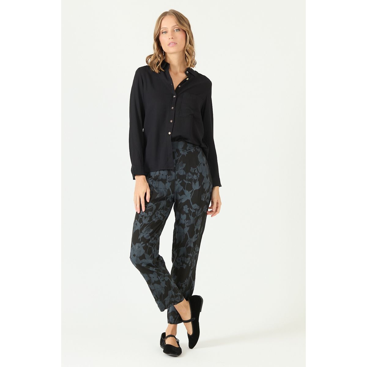 PRIVILEGE - Pantalon de lyocell straight negro estampado 2266