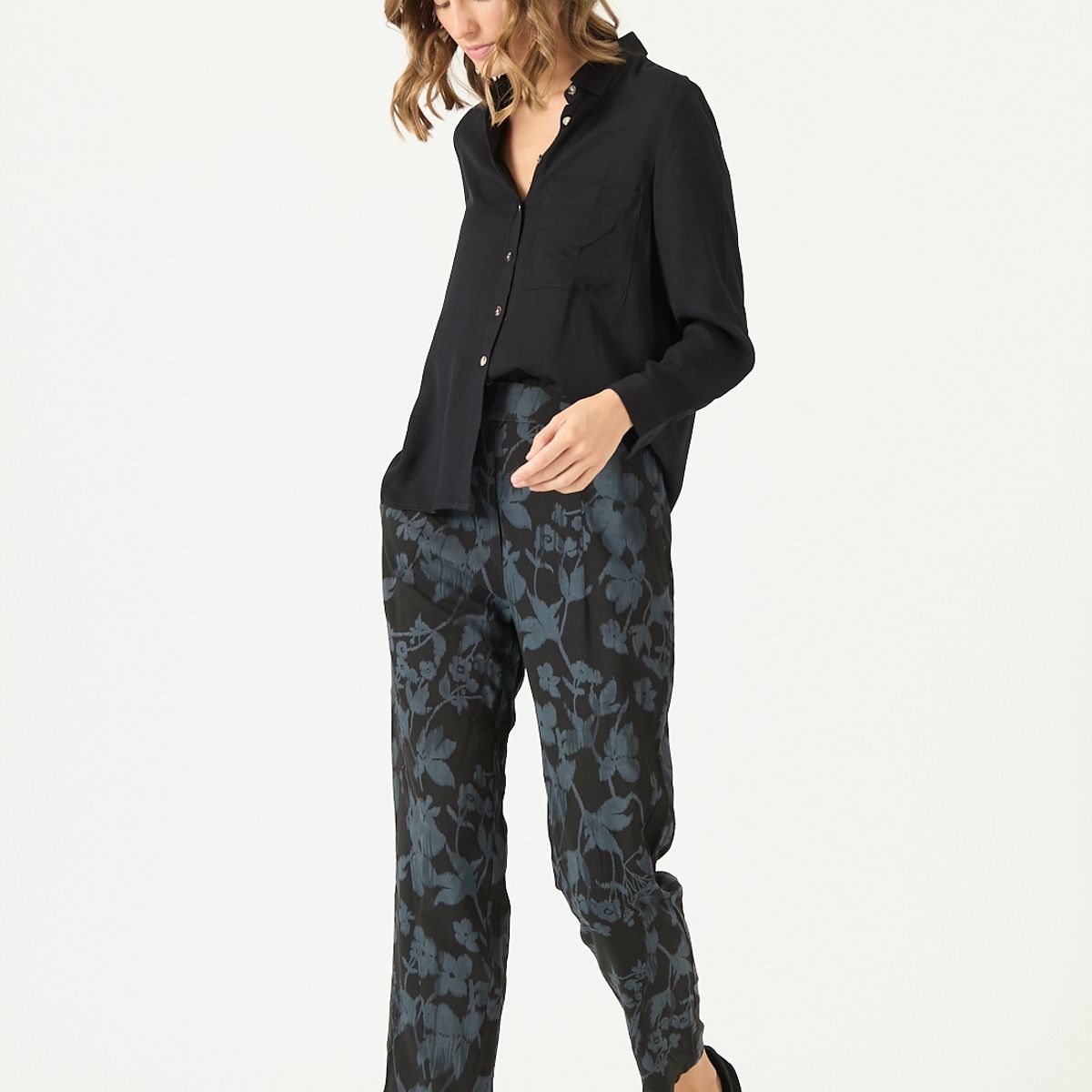 PRIVILEGE - Pantalon de lyocell straight negro estampado 2266