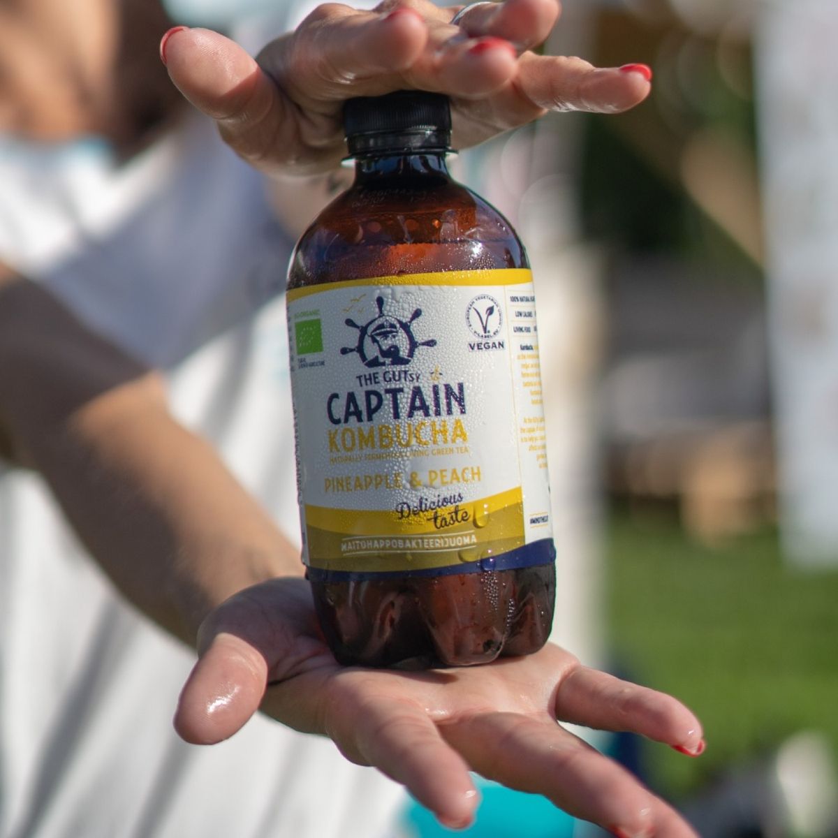 THE GUTSY CAPTAIN - Kombucha Piña Durazno Gutsy Captain - 400 ml 