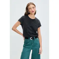 IO - Polera Manga Corta Negro Mujer