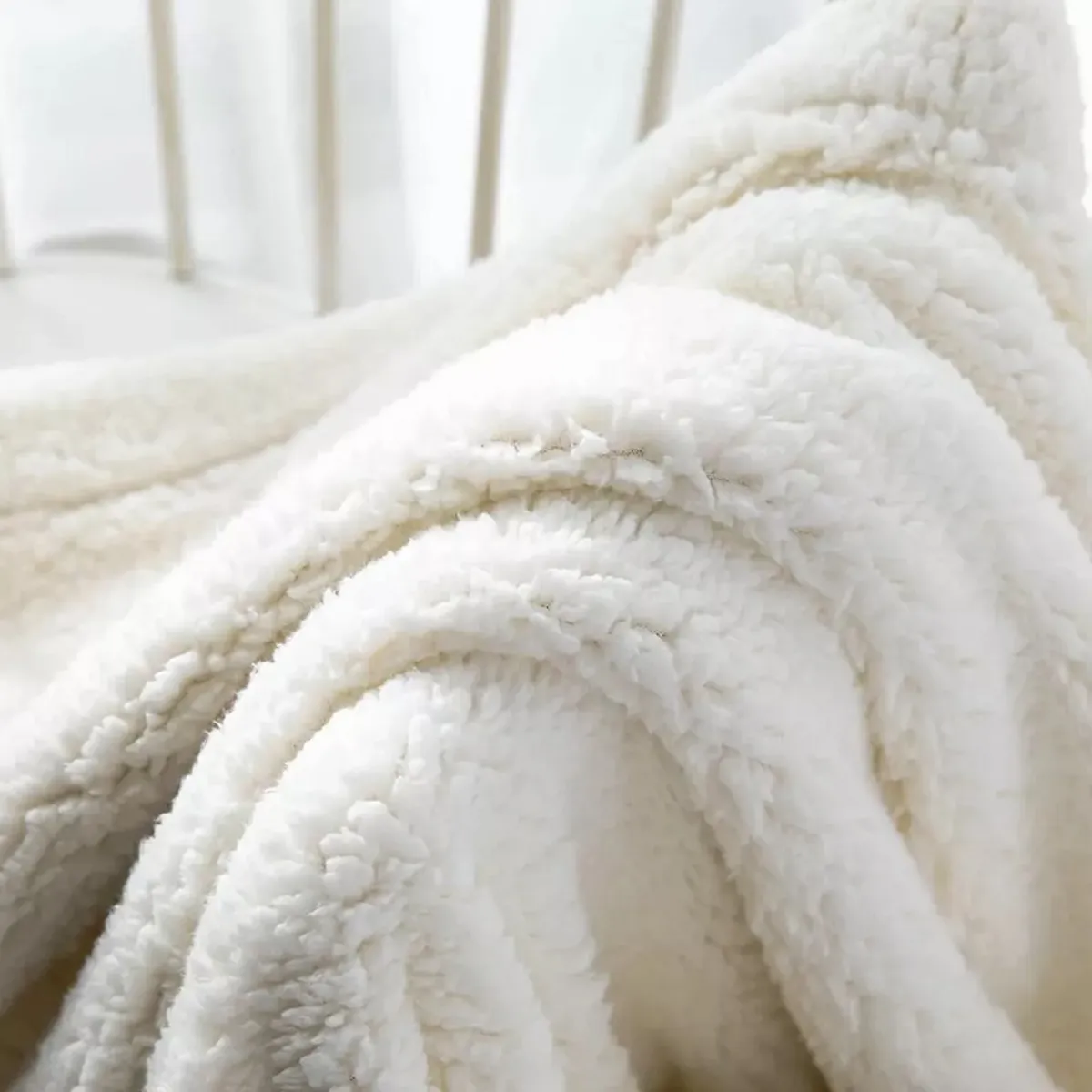 GENERICO - FRAZADA CON CHIPORRO 2 PLAZA  NEGRO TEXTURIZADA DISEÑO TRENZADO RS