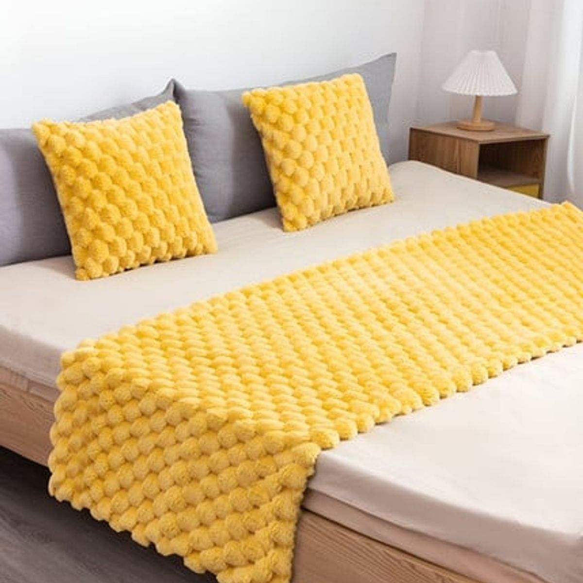 GENERICO - JUEGO DE PIECERA DE CAMA MAS 2 COJIN CON FUNDAS MODELO PERLA AMARILLO