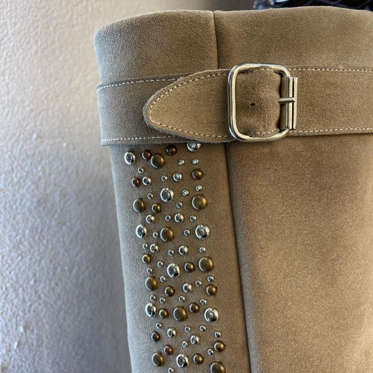 ANNY OUTFITS - Minerva Dallas Gamuza  en tres Colores.