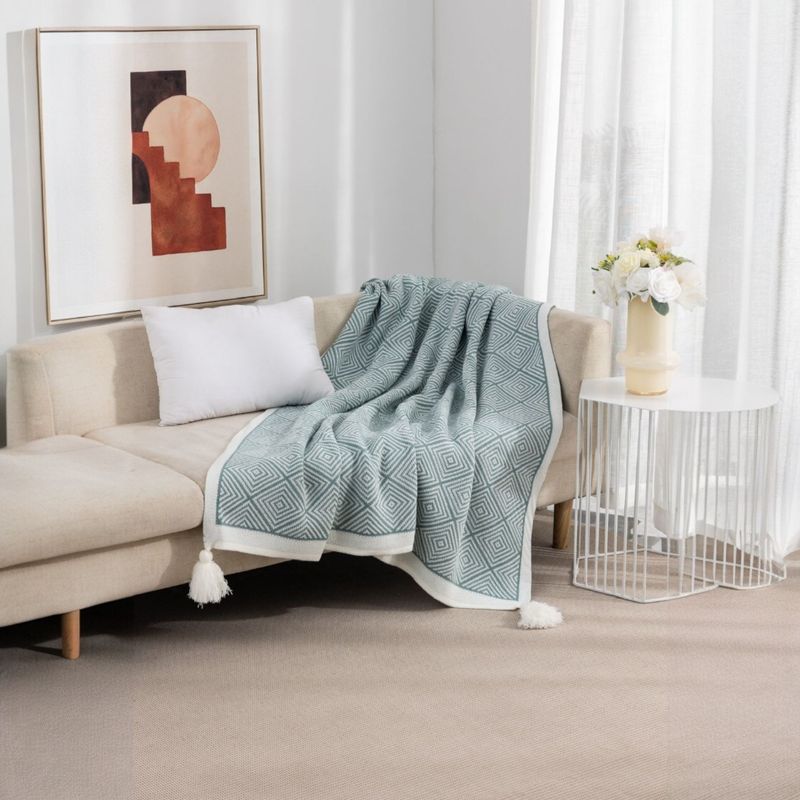 ANGELES DEL HOGAR - MANTAS PARA SOFA CON POMPONES