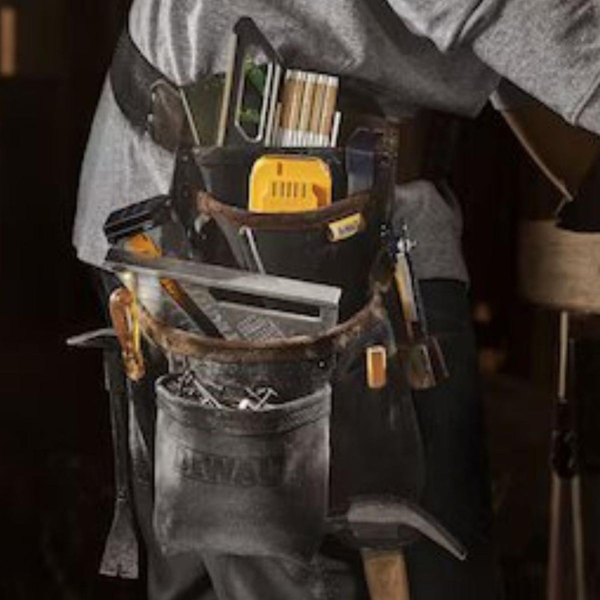 DEWALT - Bolso De Cuero Con Cinturón 12 Bolsillos Dewalt Dwst550115