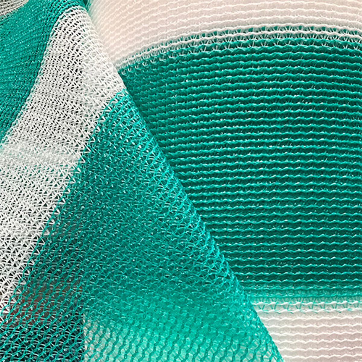 TREETOP - Malla Raschel Sombra Franjeada 80% 4,20 × 5 mts Verde/Blanco.