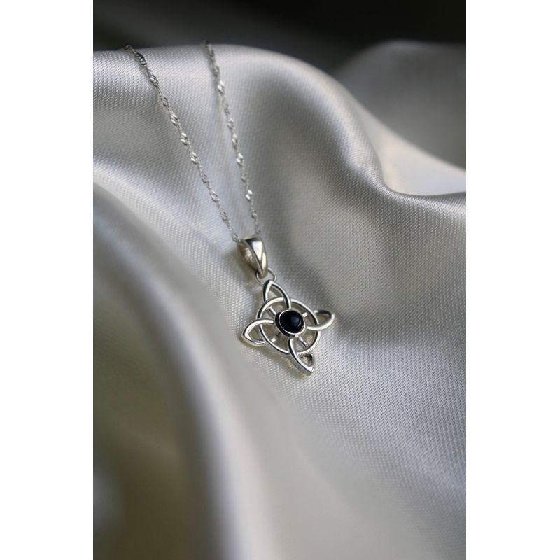 GENERICO - Nudo de bruja con piedra natural ónix plata